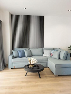Dahlia Suite - 5 min drive to Piraeus Port